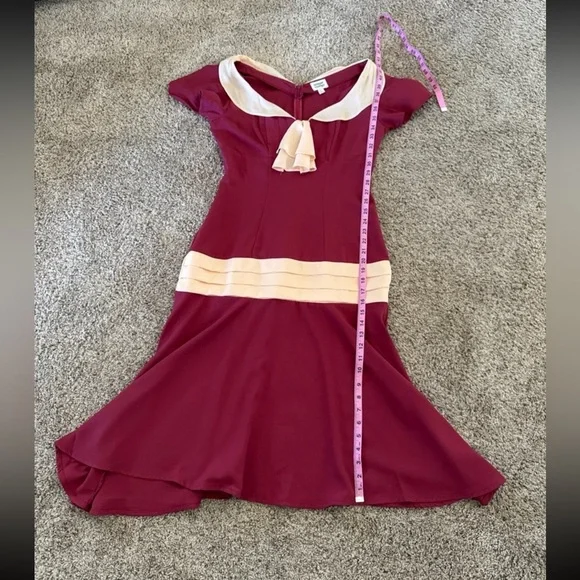 Unique Vintage 1920s Burgundy & Pink Wilshire Flapper Day Dress
Medium (6-8) - Picture 10 of 12